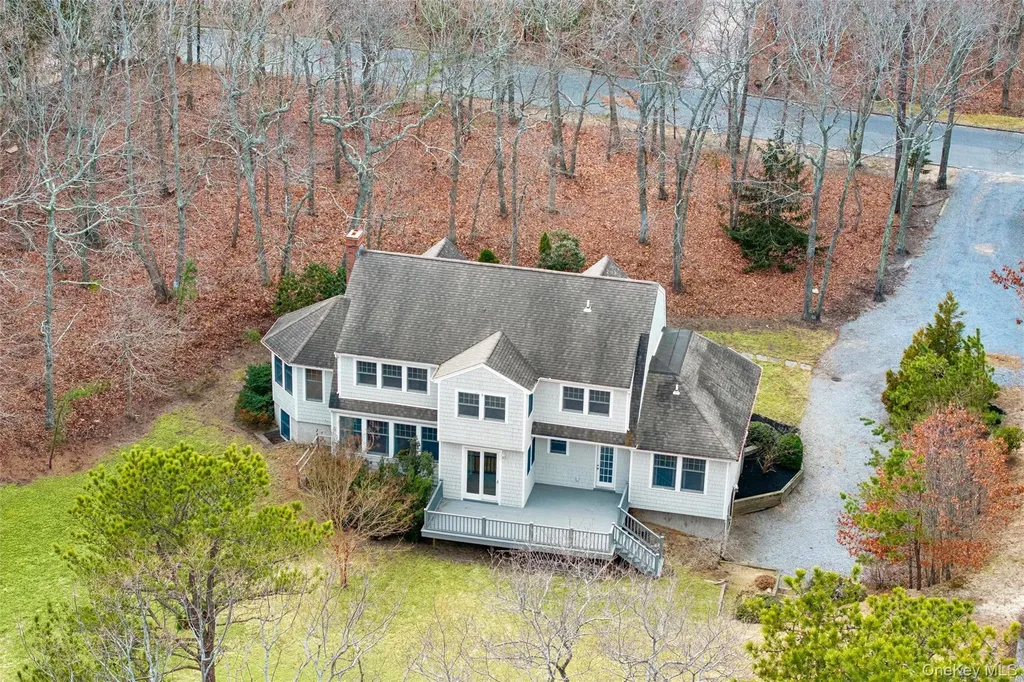 61 Channing Cross Hampton Bays NY 11946