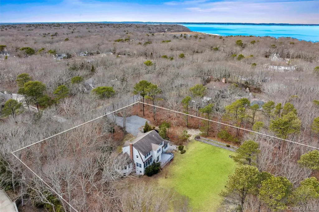 61 Channing Cross Hampton Bays NY 11946