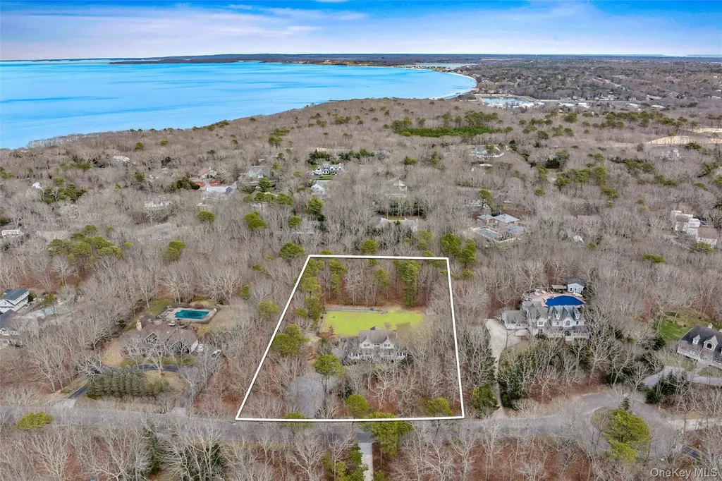 61 Channing Cross Hampton Bays NY 11946