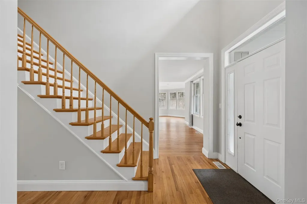 61 Channing Cross Hampton Bays NY 11946