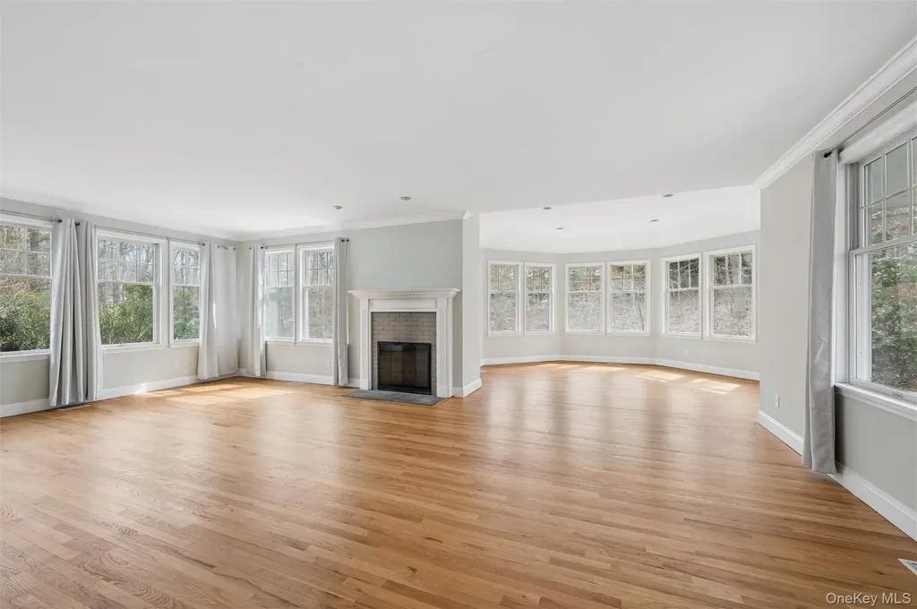 61 Channing Cross Hampton Bays NY 11946