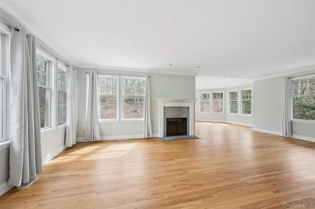 61 Channing Cross Hampton Bays NY 11946