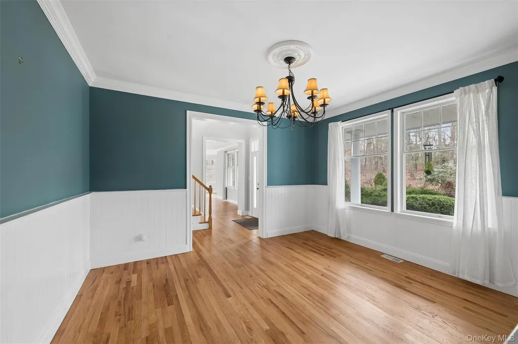 61 Channing Cross Hampton Bays NY 11946