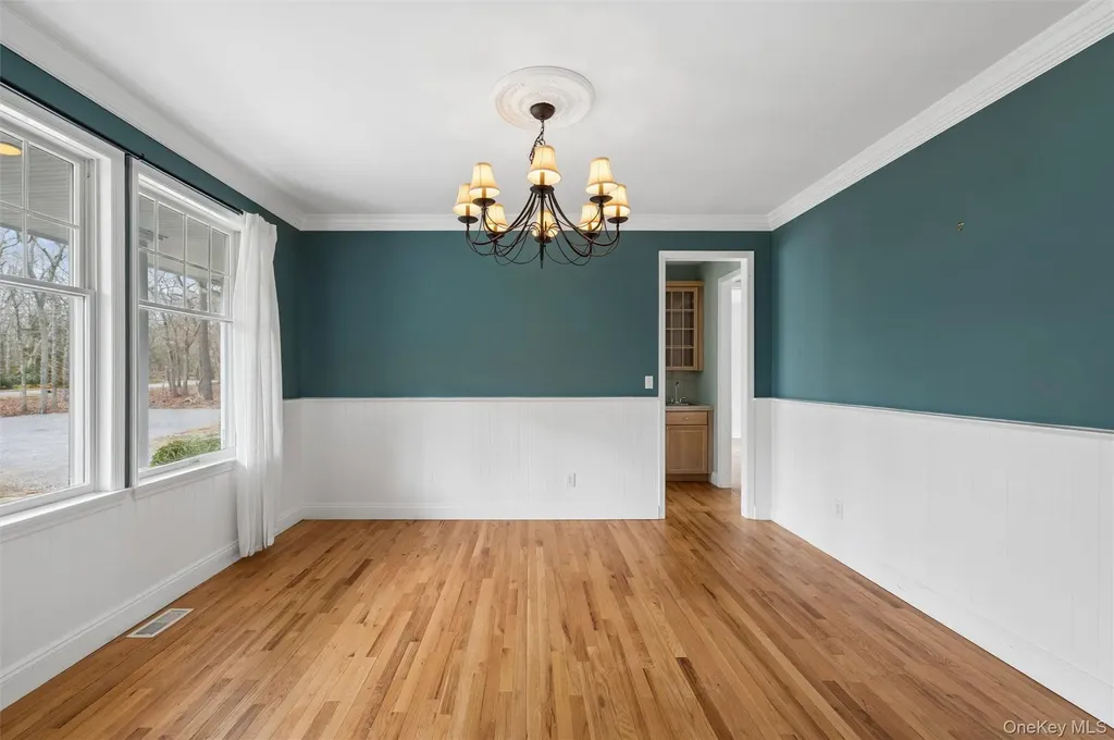 61 Channing Cross Hampton Bays NY 11946
