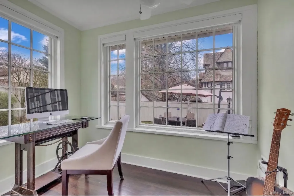42 Tanglewylde Avenue Bronxville NY 10708