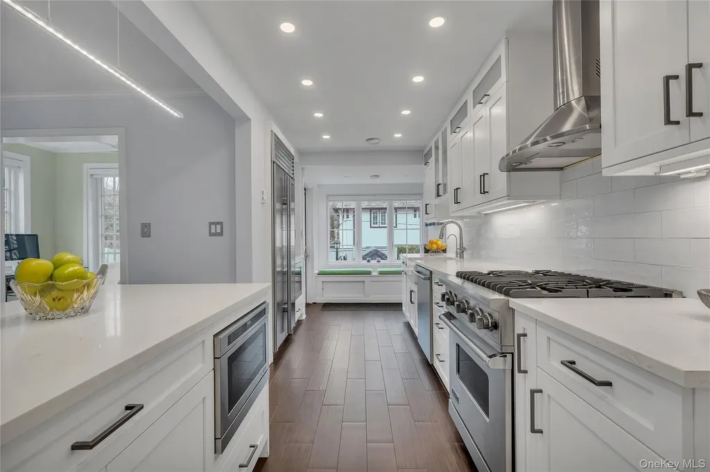 42 Tanglewylde Avenue Bronxville NY 10708
