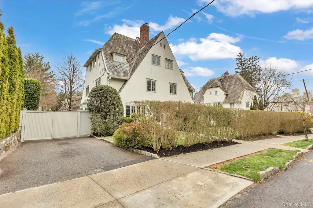 42 Tanglewylde Avenue Bronxville NY 10708