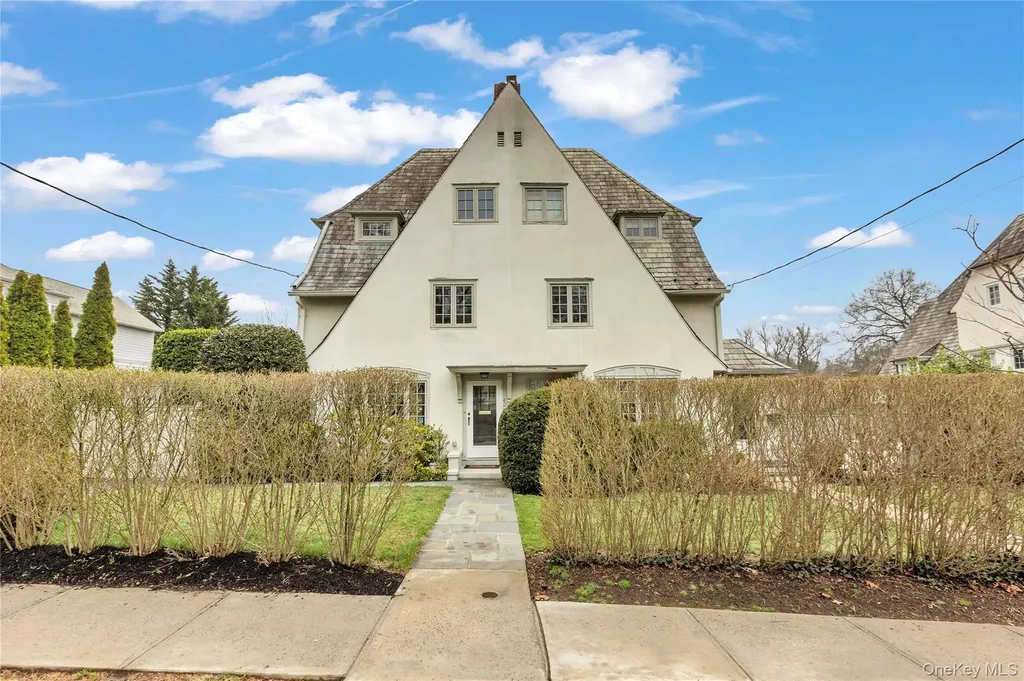 42 Tanglewylde Avenue Bronxville NY 10708