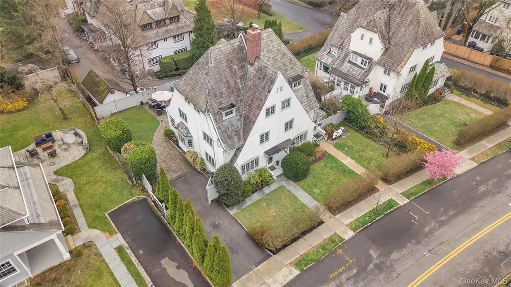 42 Tanglewylde Avenue Bronxville NY 10708