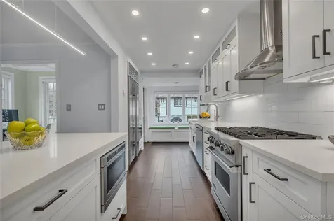 42 Tanglewylde Avenue Bronxville NY 10708