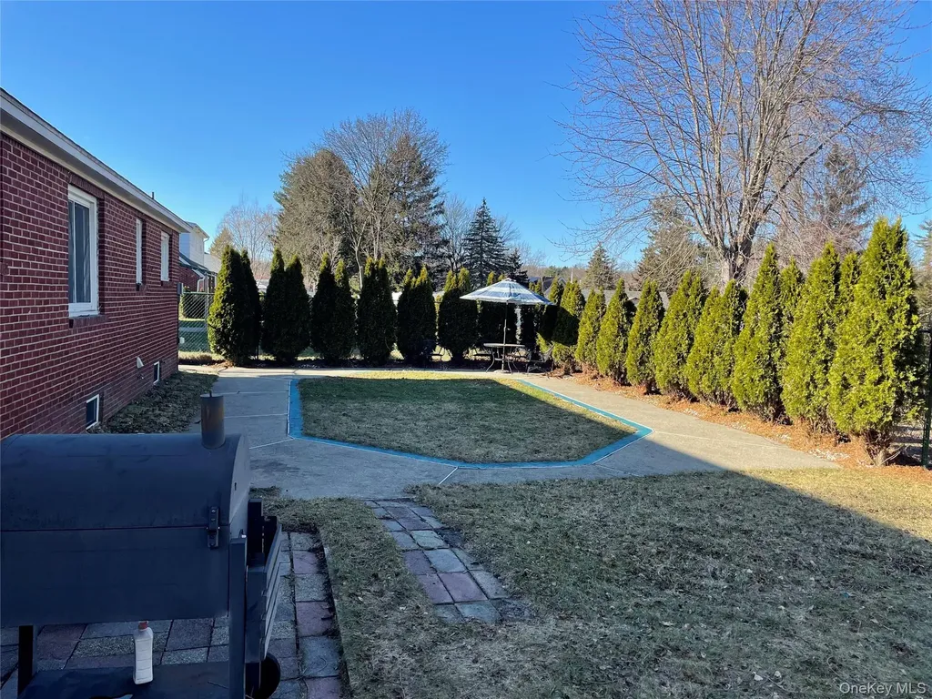 17 Bosher Drive Colonie NY 12205