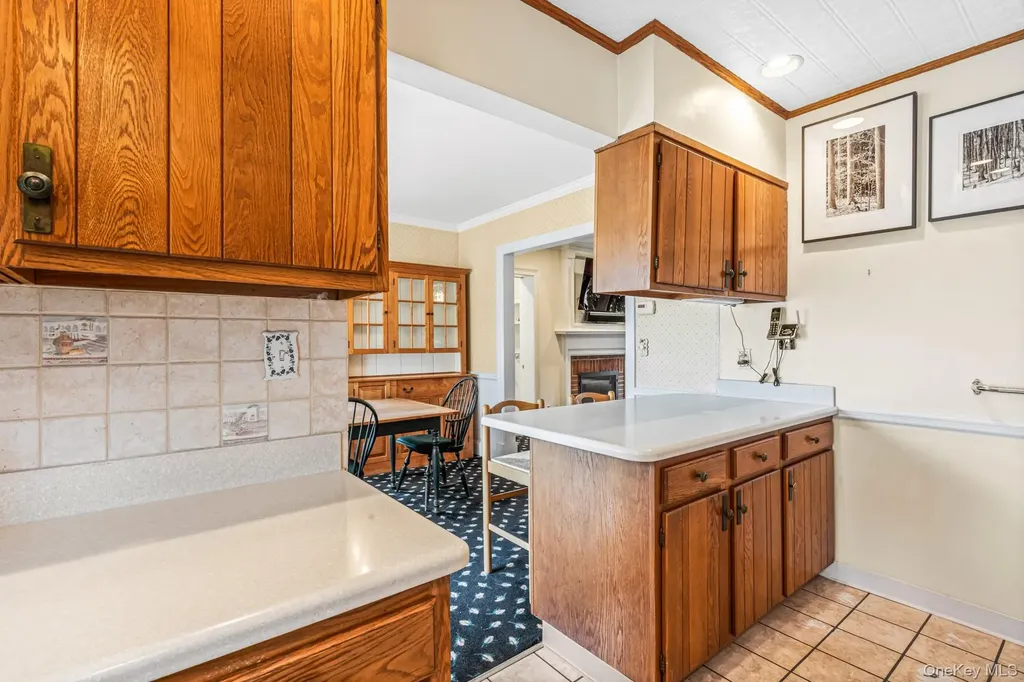 335 Warwick Avenue Douglaston NY 11363