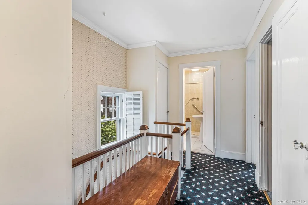 335 Warwick Avenue Douglaston NY 11363