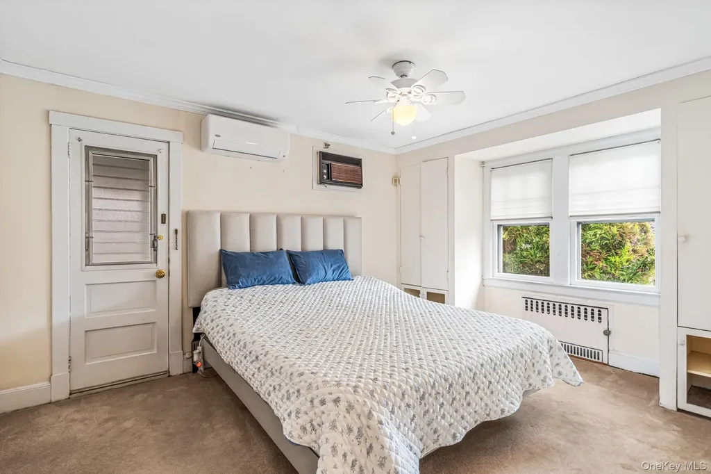 335 Warwick Avenue Douglaston NY 11363