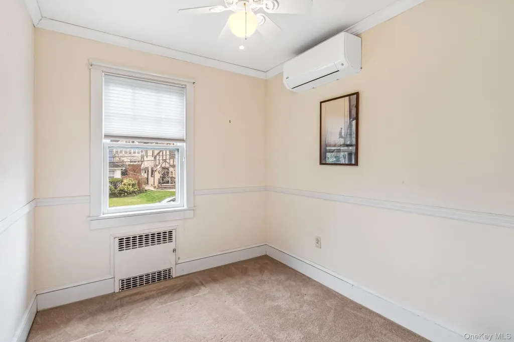 335 Warwick Avenue Douglaston NY 11363