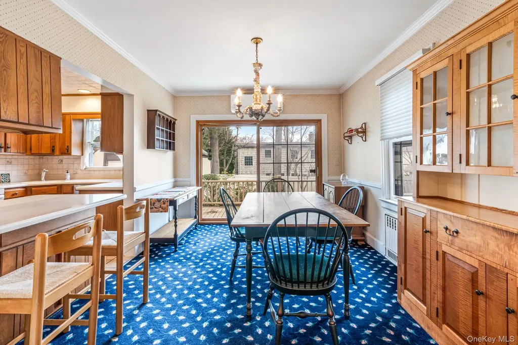 335 Warwick Avenue Douglaston NY 11363