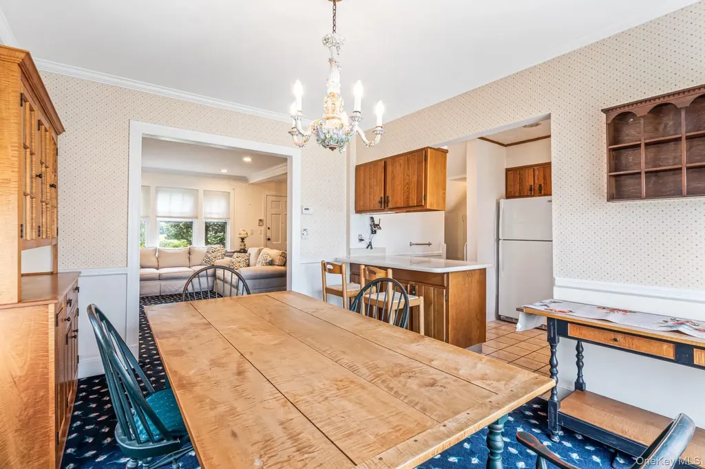 335 Warwick Avenue Douglaston NY 11363