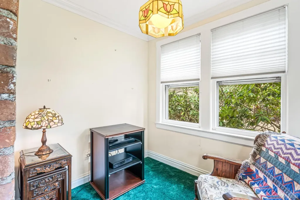 335 Warwick Avenue Douglaston NY 11363
