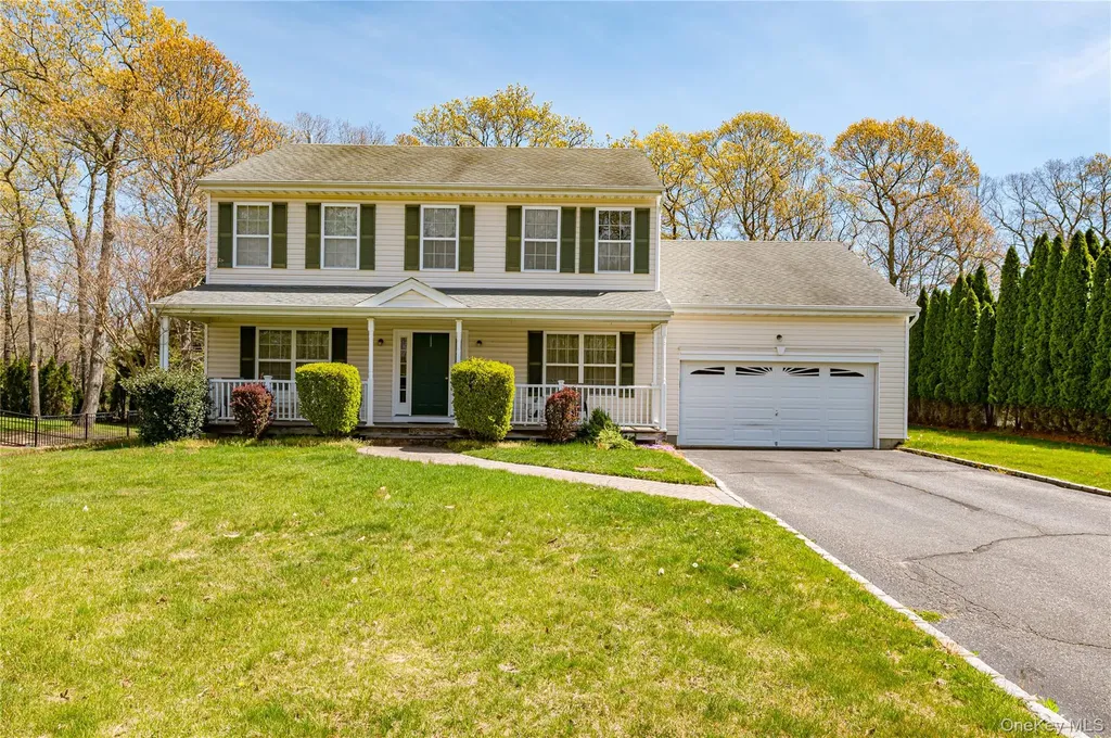 108 Maple Wood Lane Riverhead NY 11901