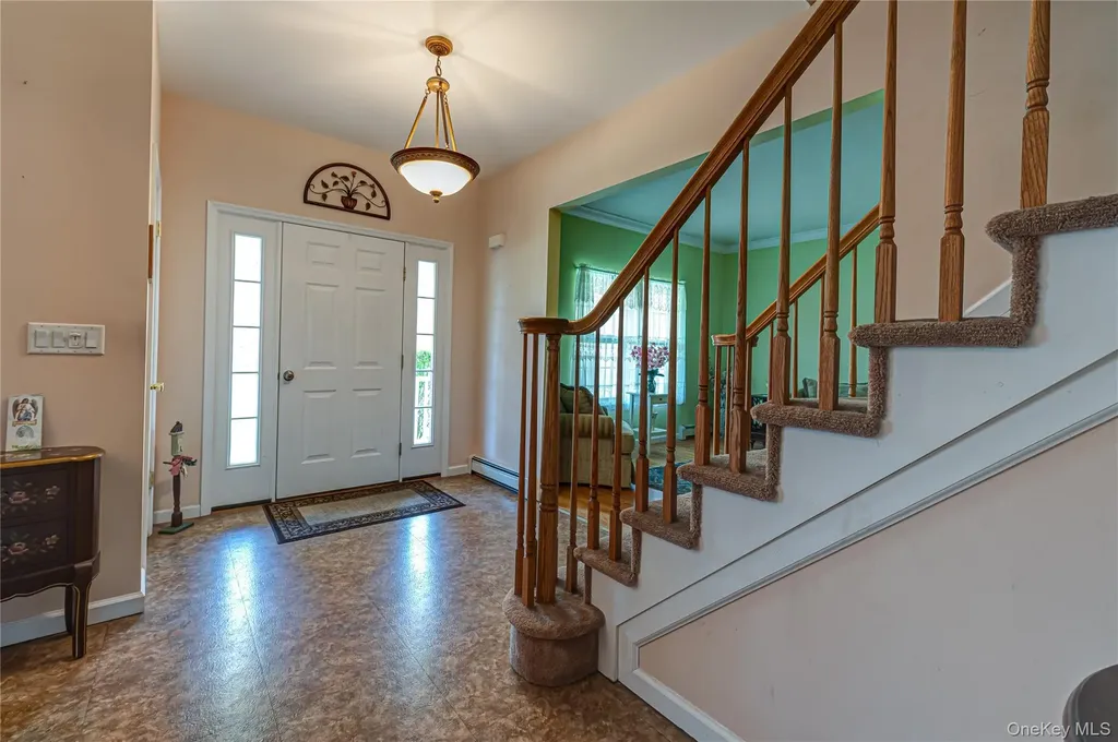 108 Maple Wood Lane Riverhead NY 11901