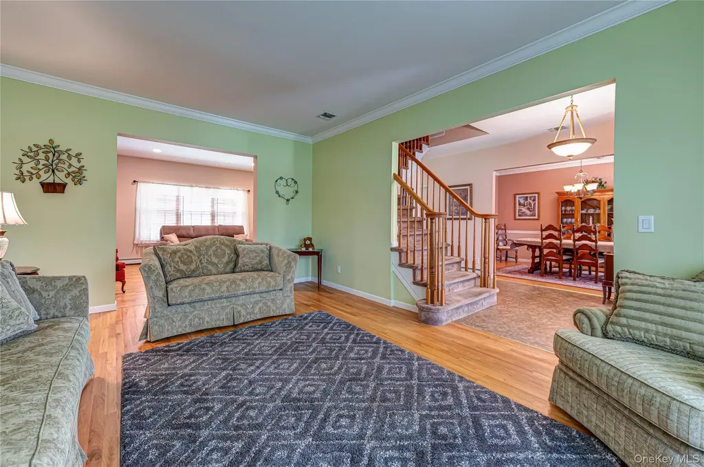108 Maple Wood Lane Riverhead NY 11901
