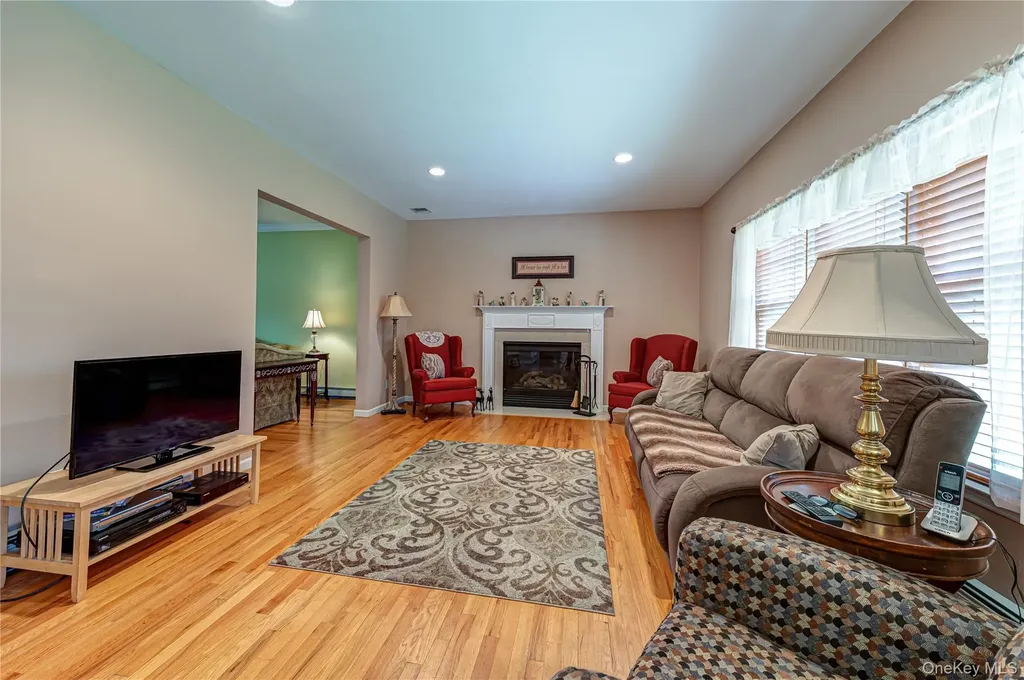 108 Maple Wood Lane Riverhead NY 11901