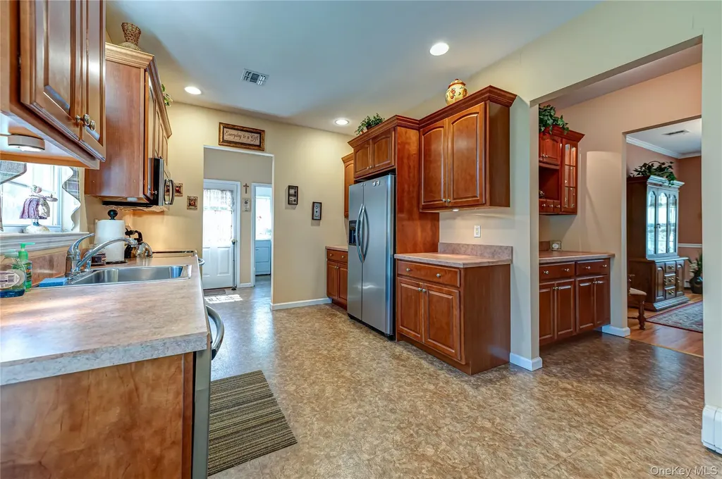 108 Maple Wood Lane Riverhead NY 11901