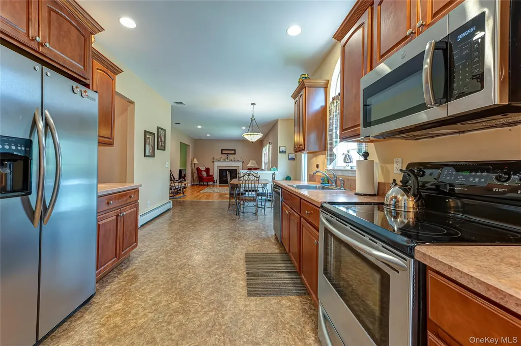108 Maple Wood Lane Riverhead NY 11901