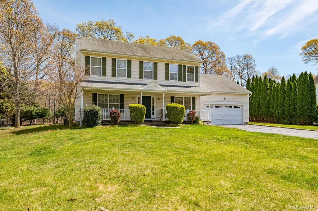 108 Maple Wood Lane Riverhead NY 11901