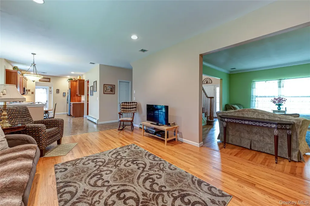 108 Maple Wood Lane Riverhead NY 11901