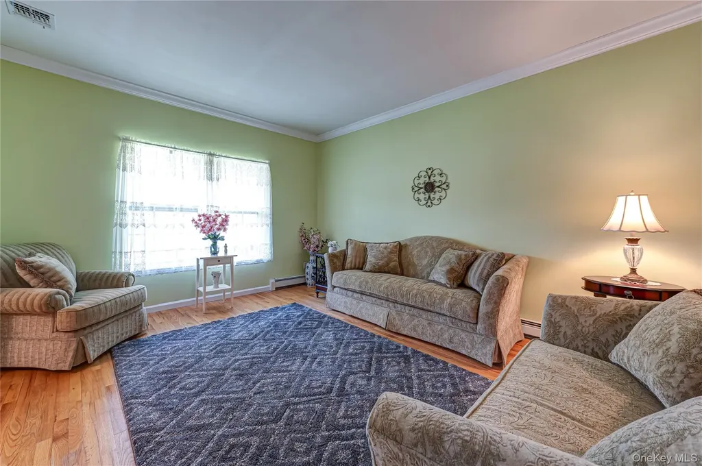 108 Maple Wood Lane Riverhead NY 11901