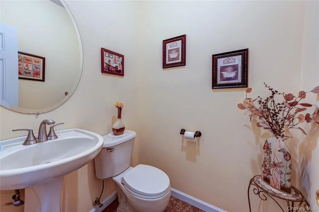 108 Maple Wood Lane Riverhead NY 11901