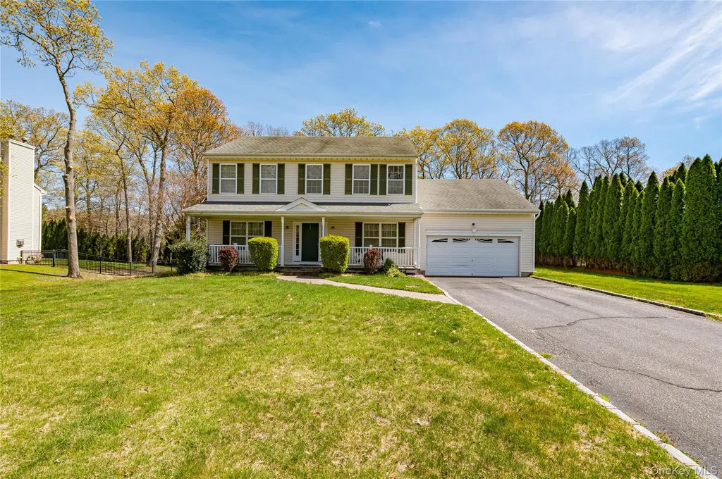 108 Maple Wood Lane Riverhead NY 11901