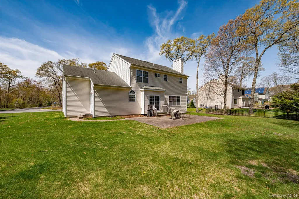 108 Maple Wood Lane Riverhead NY 11901