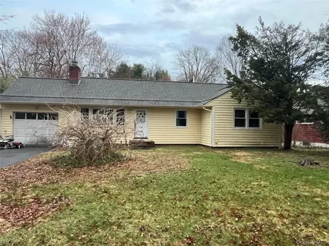 9 Sherwood Drive Poughkeepsie NY 12603
