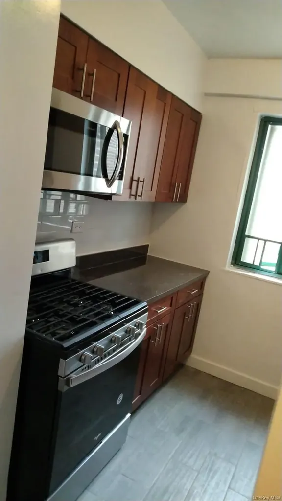 1501 Metropolitan Avenue Bronx NY 10462