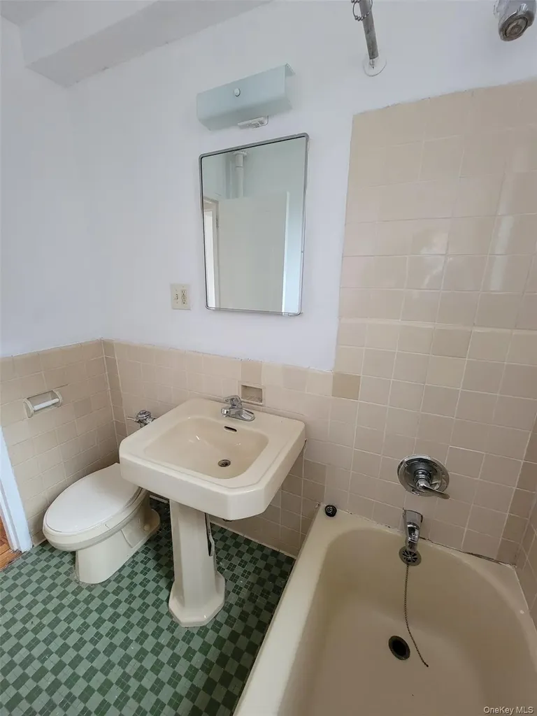 2220 E Tremont Avenue Bronx NY 10462