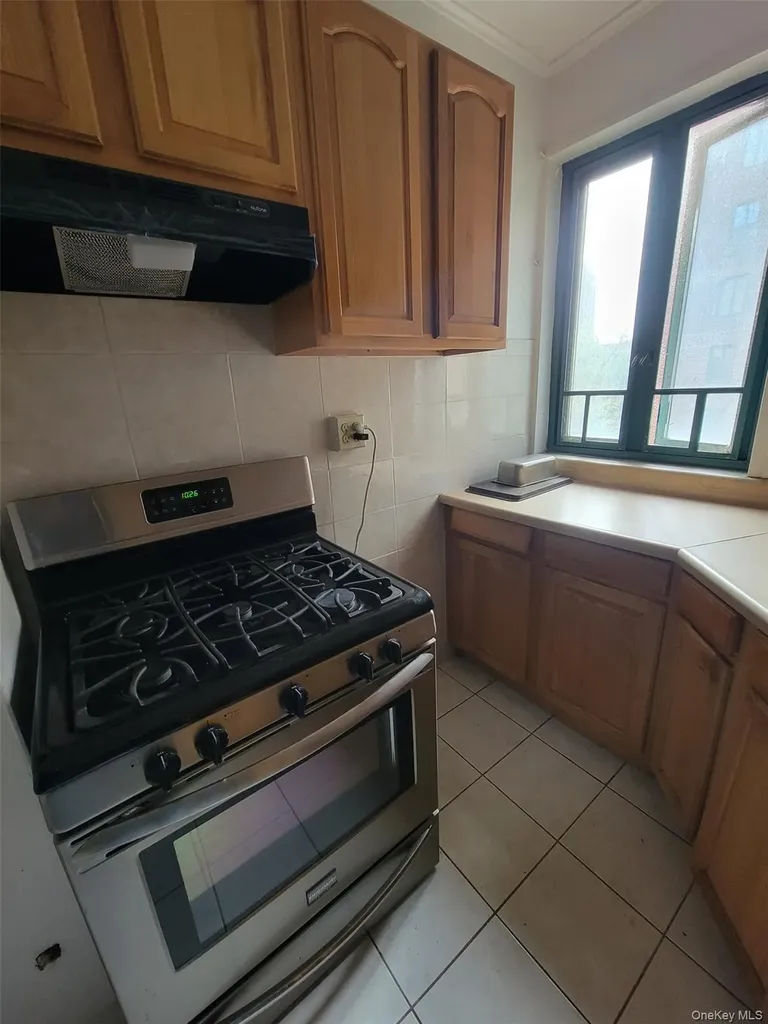 2220 E Tremont Avenue Bronx NY 10462