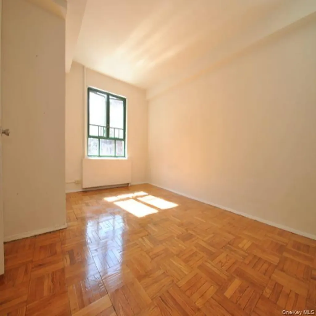 2220 E Tremont Avenue Bronx NY 10462
