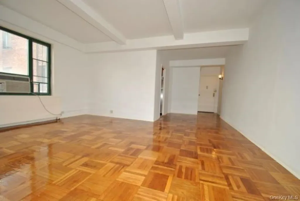 2220 E Tremont Avenue Bronx NY 10462