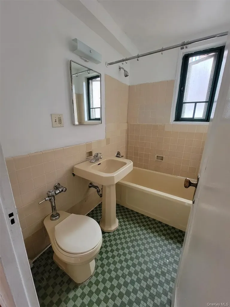 2220 E Tremont Avenue Bronx NY 10462