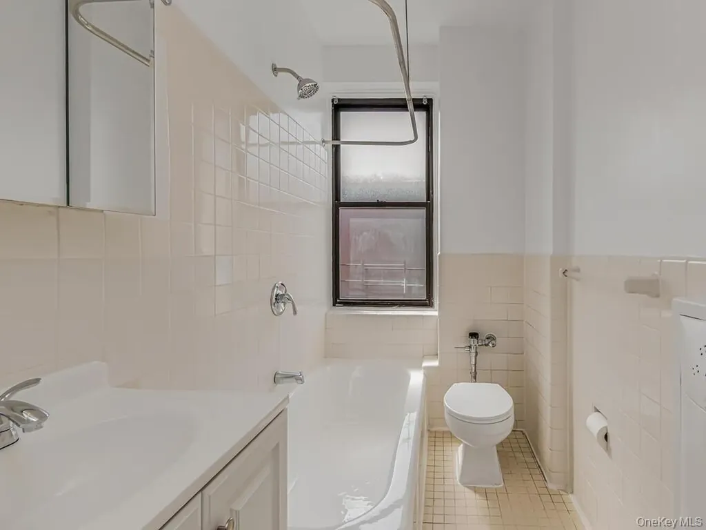 55 E 190 Bronx NY 10468
