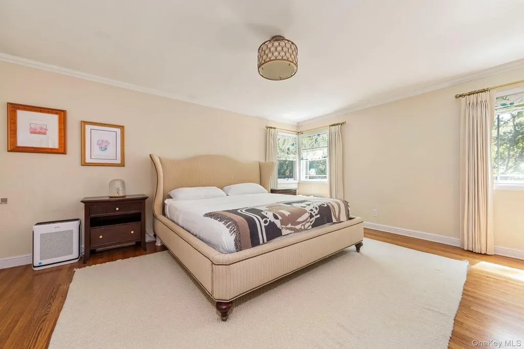 5 The Hemlocks Roslyn Estates NY 11577