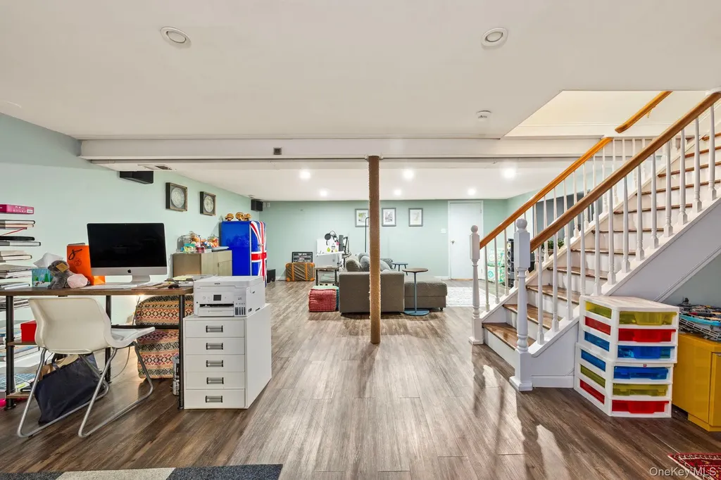 5 The Hemlocks Roslyn Estates NY 11577