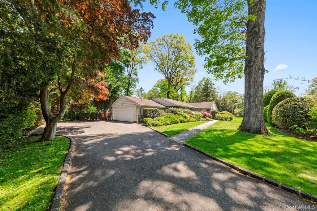 5 The Hemlocks Roslyn Estates NY 11577