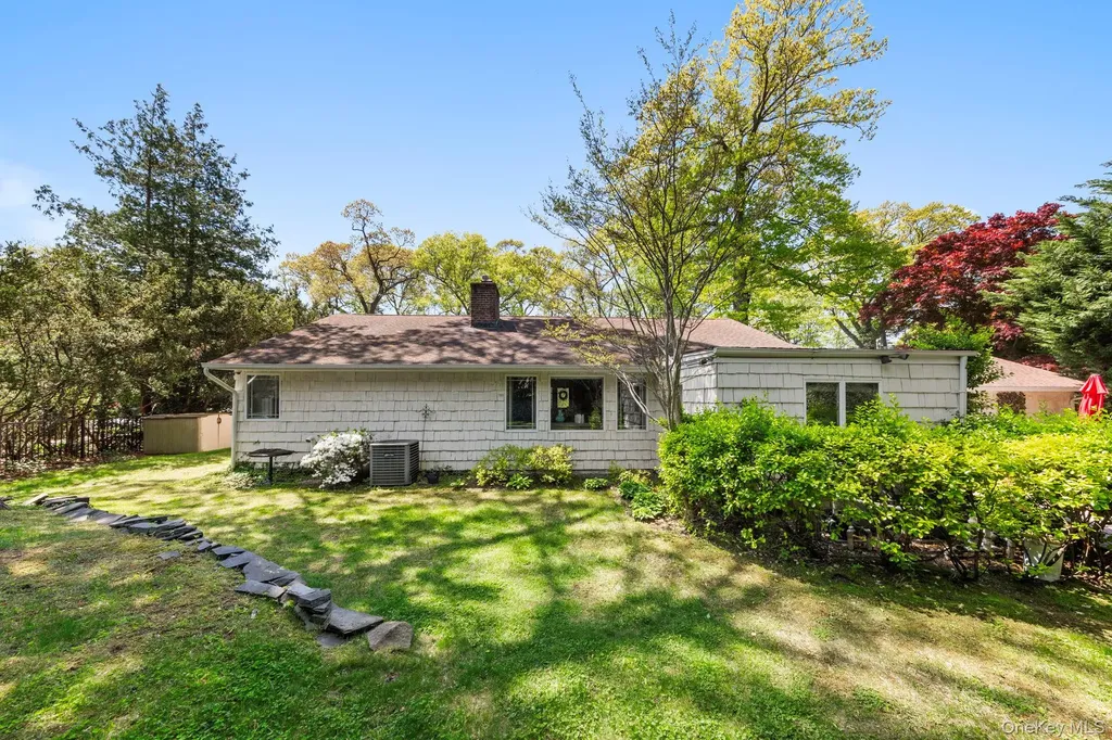 5 The Hemlocks Roslyn Estates NY 11577