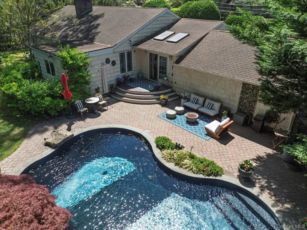 5 The Hemlocks Roslyn Estates NY 11577