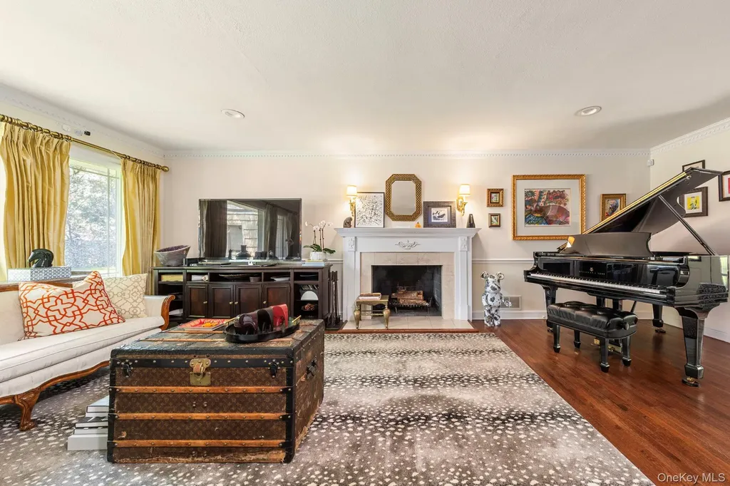 5 The Hemlocks Roslyn Estates NY 11577