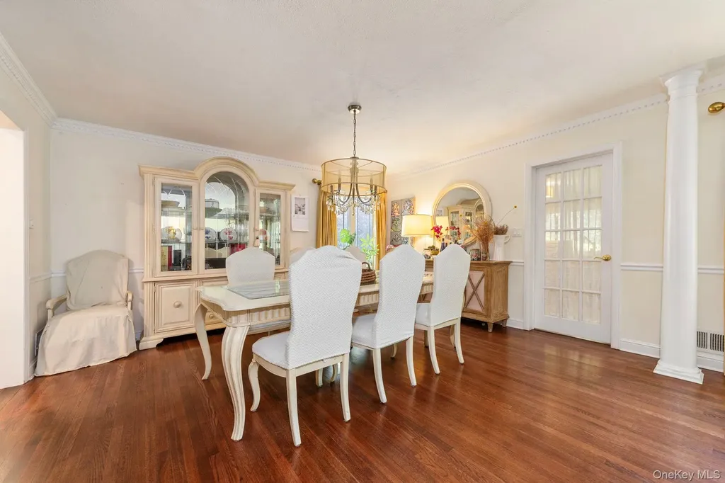 5 The Hemlocks Roslyn Estates NY 11577