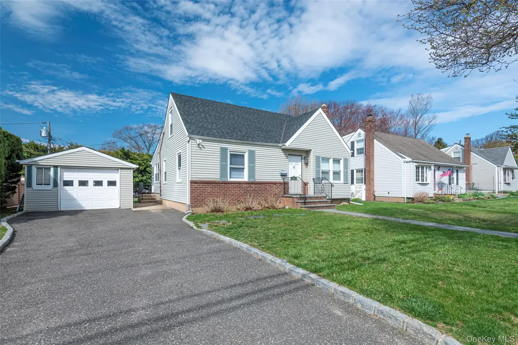 61 Dosoris Lane Glen Cove NY 11542